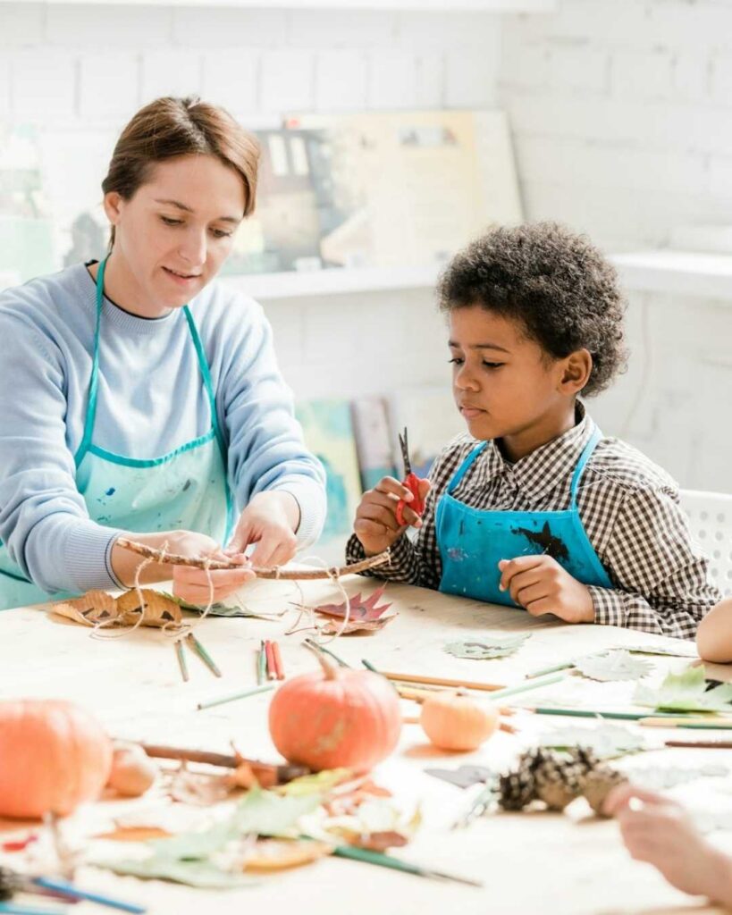 early-learning-academy-before-after-school-program Early Learning Academy before and after school children working on a creative activity